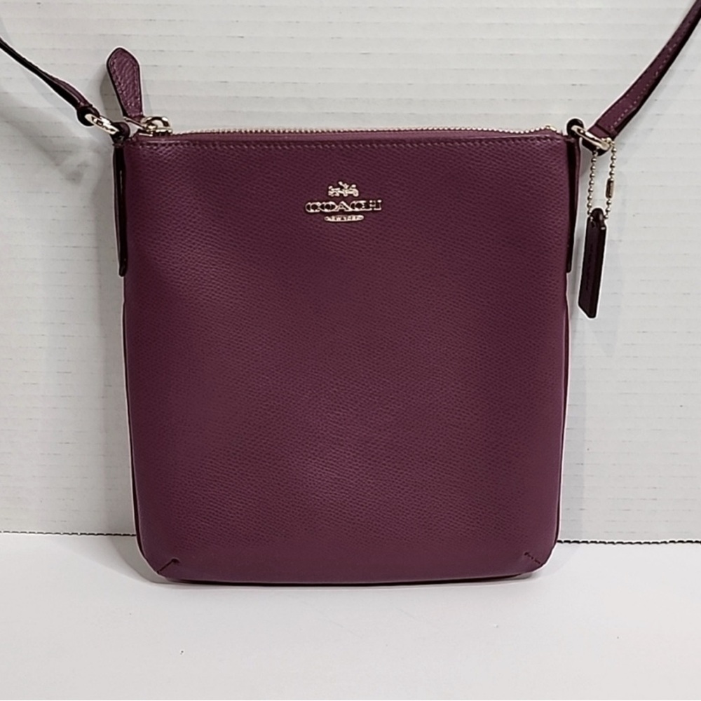 Coach small leather crossbody bag EUC
